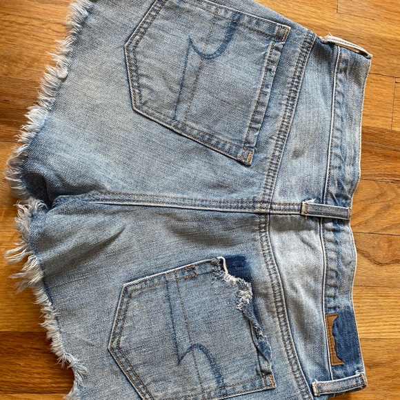 American eagle distressed jean shorts size 2 - Picture 3 of 3